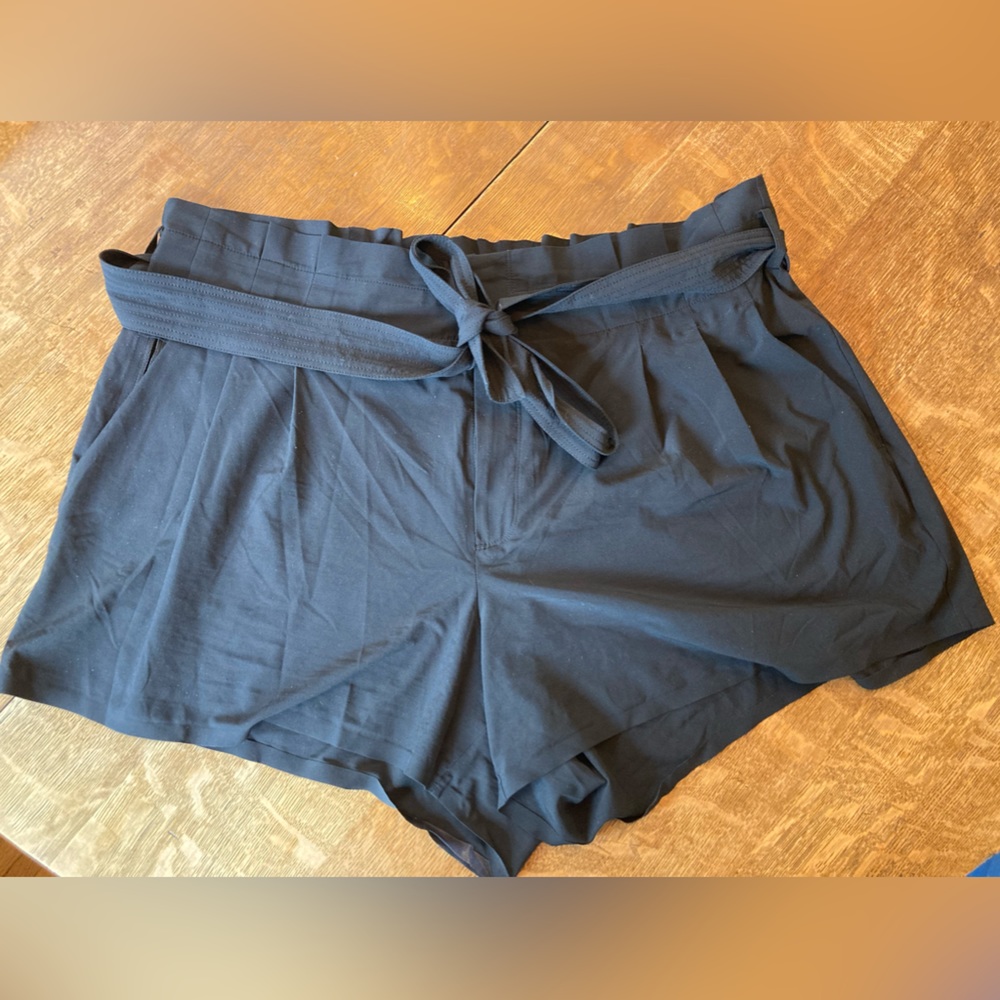 Athleta Paperbag Shorts Size 20W